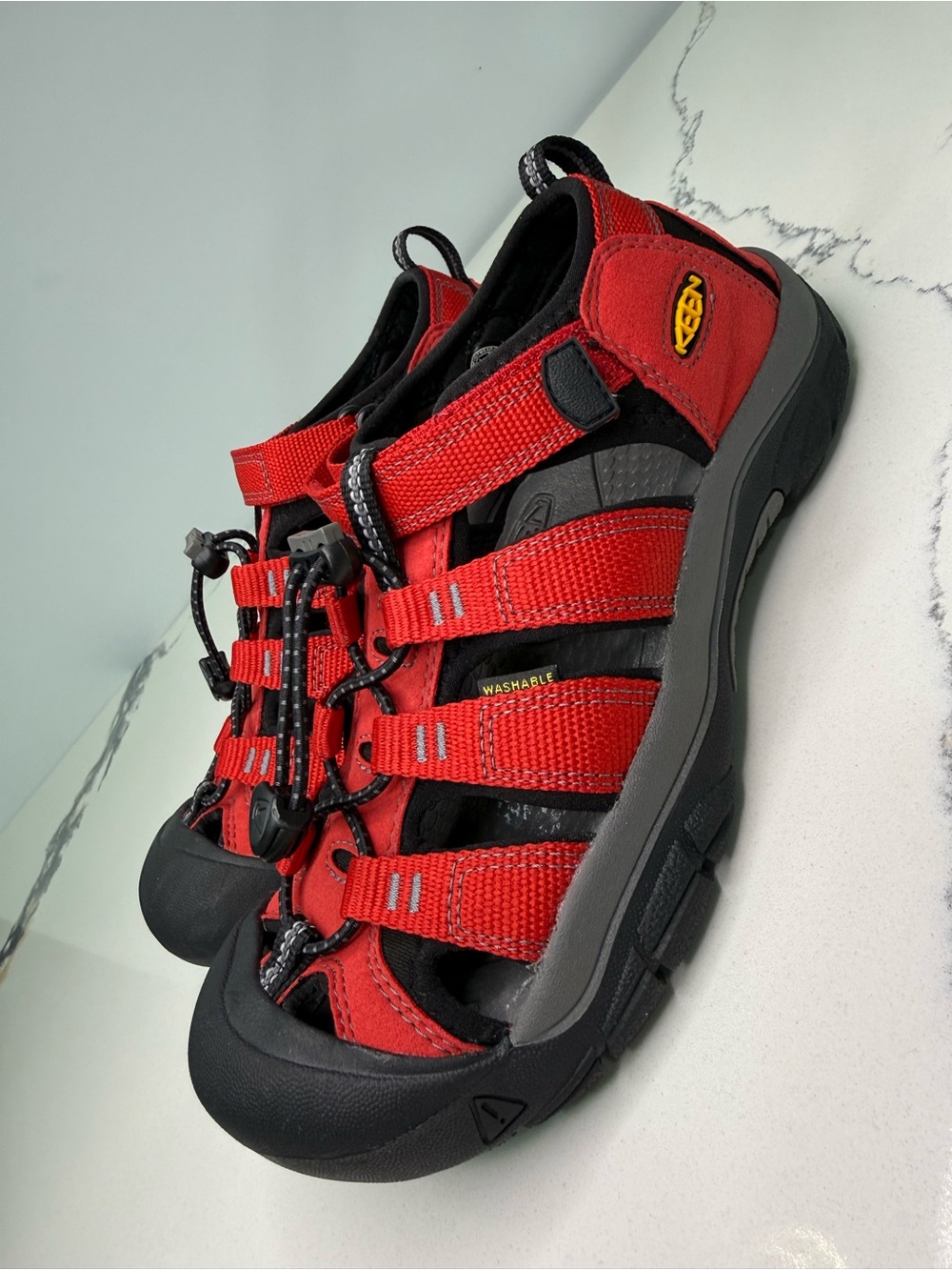 Keen Newport H2 Big Kids Hiking Sandal SIZE 4 Red Closed Toe Waterproof